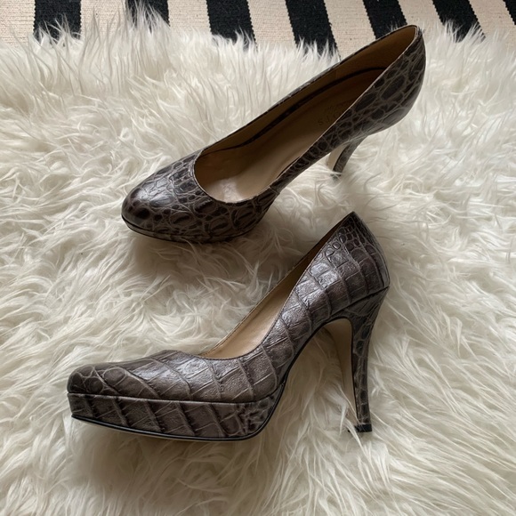 SOLD !! NEW gray croc leather platform heel NEW! Crocodile embossed Size 10 - Picture 6 of 9